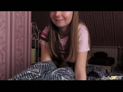 ❤️ Blonde Sucks her Best Friend Deeply και παίρνει σπέρμα στο στόμα της ️ Πορνό βίντεο